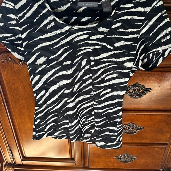 Liz Claiborne Zebra Print Black and White Women's Top - Picture 1 of 7